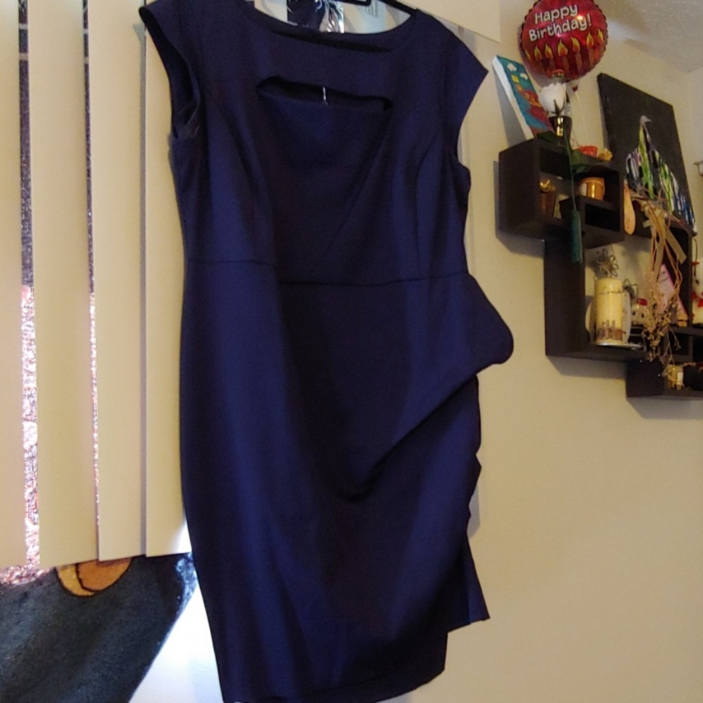 Dress - Picture 2 of 4